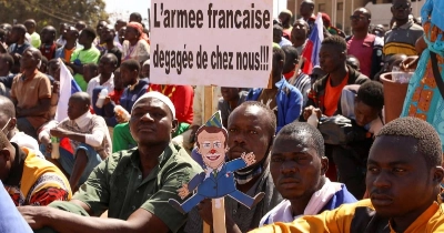 Les Bukinabès manifestent leur soutien au nouveau président Ibrahima Traoré (Photo REUTERS)