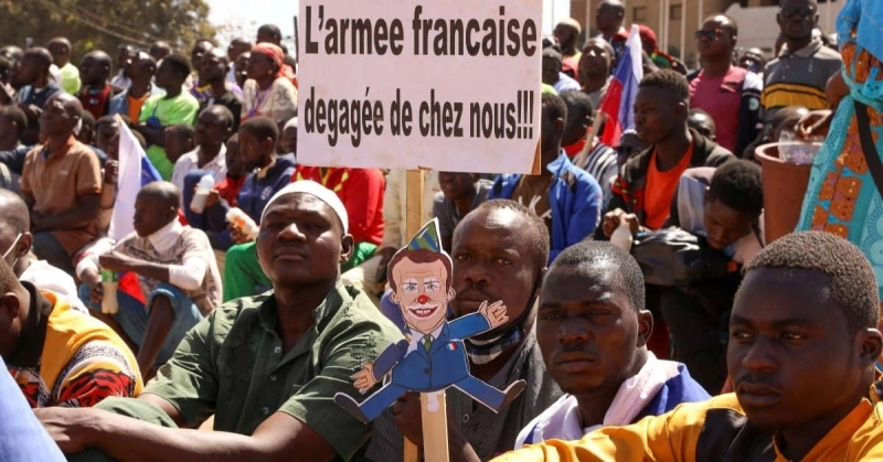 Les Bukinabès manifestent leur soutien au nouveau président Ibrahima Traoré (Photo REUTERS)