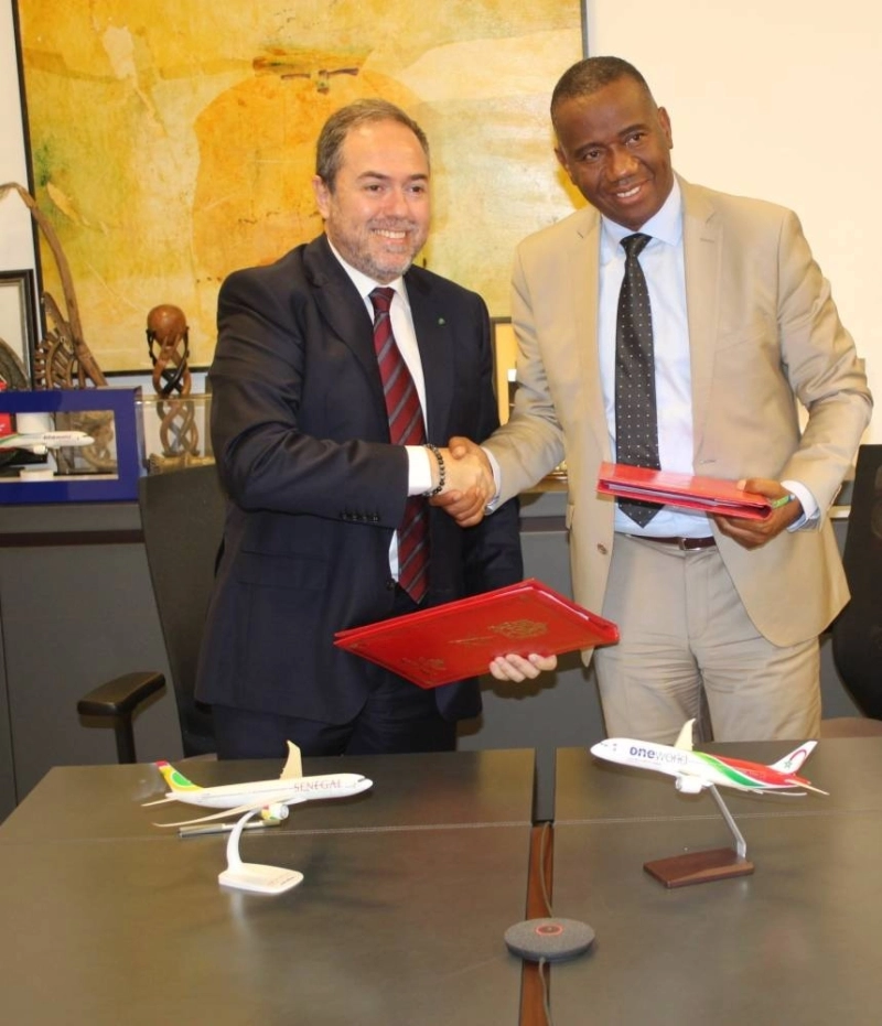 Hamid Addou, PDG de Royal Air Maroc et Alioune Badara Fall, directeur général d'Air Sénégal.