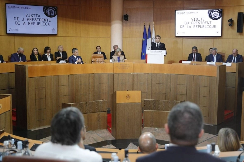 Le président français à l'Assemblée corse. (Photo AFP)