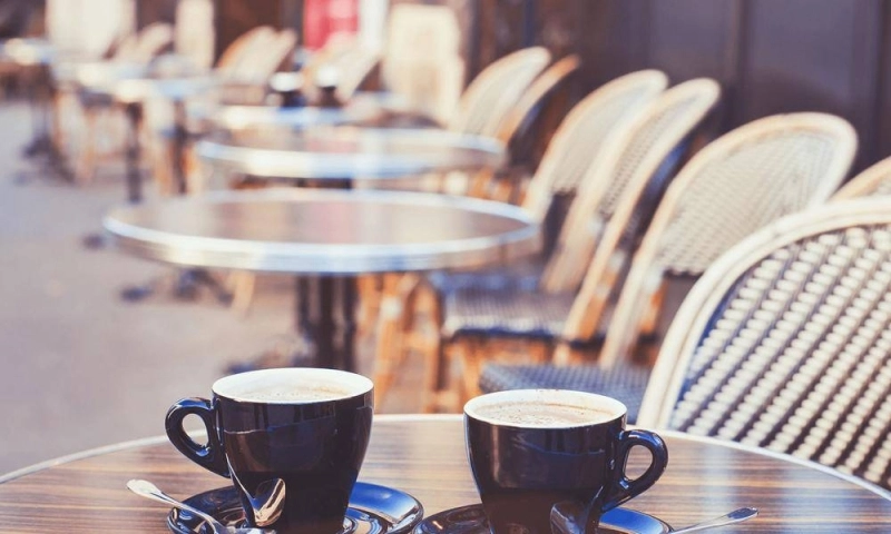 Le secteur des cafés est en crise. Les causes sont multiples et complexes générant des inquiétudes parmi les professionnels.