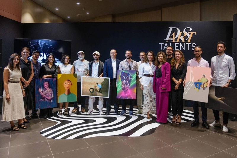 Nawal Afiq, Directrice de la marque DS Automobiles en compagnie des membres du jury et des gagnants de la 2ème édition de DS Art Talents.
