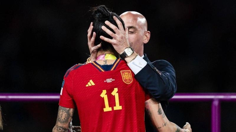Le baiser par surprise de Rubiales.