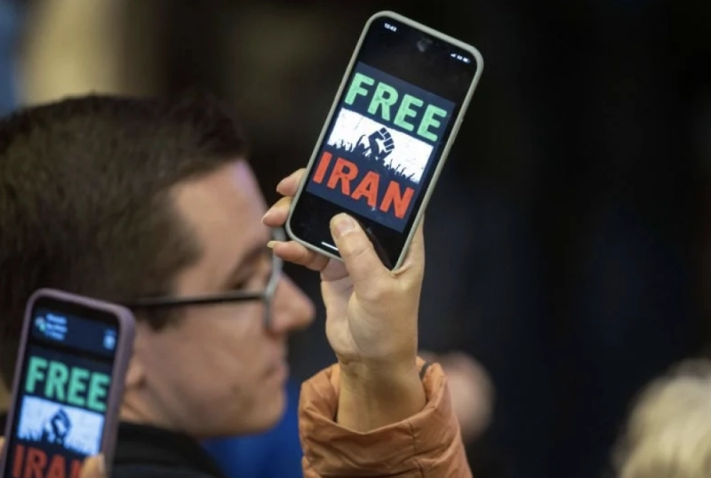 Pour les Iraniens, il faut "free Iran" d'abord...