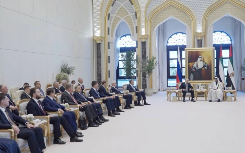 Poutine est venu avec une grande délégation.