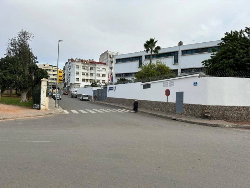 Anatole France. Le lycée qui squatte tout le territoire