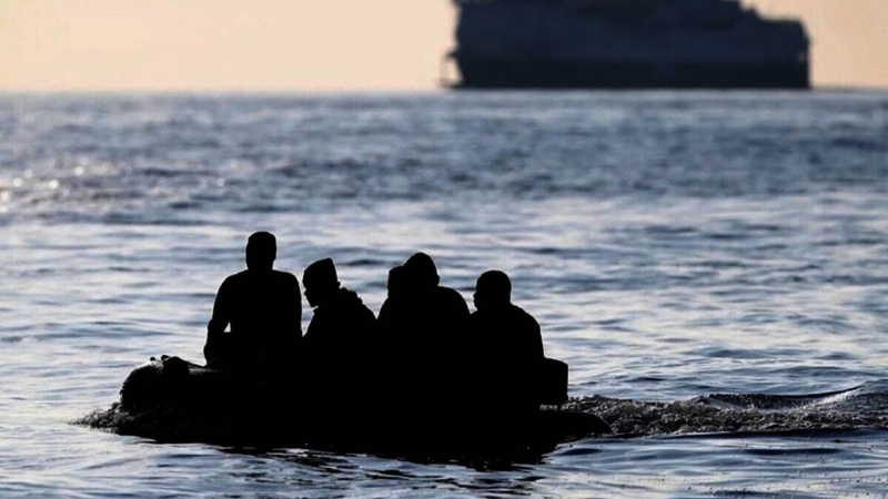 Surveiller; intercepter et porter secours aux migrants en détresse en mer