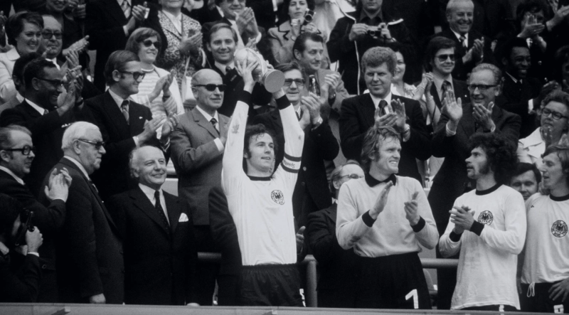 Après 103 sélections et 14 buts, Franz Beckenbauer figure dans la liste des joueurs du 20ème siècle de la FIFA.