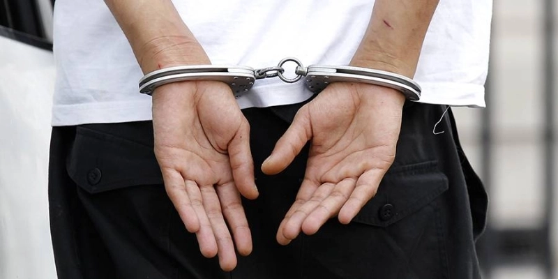 Le suspect aurait plusieurs antécédants à son actif