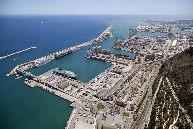 Le port de Barcelone permet de connecter le Maroc à l'Europe.