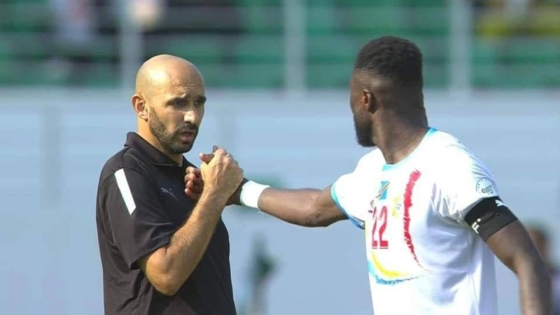 Regragui croyait bien faire en venant à la rencontre du joueur de RDC pour le calmer.