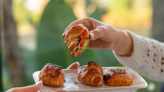 L'Isola Ristorante Bouznika propose du pain italien fait maison.