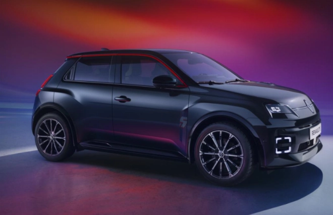 Nouvelle Renault 5 E-Tech en noir étoilé.