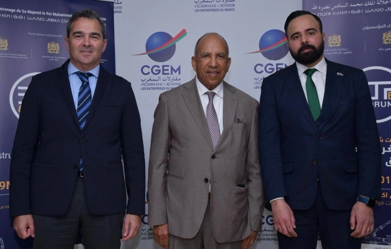 A.Lahrichi (président AIM), M.Mahboub (président FNBTP), R. El Haddaj (DG Urbacom).