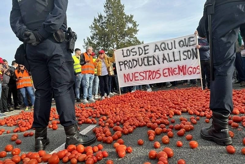 Les camions de produits marocains subissent des actes de vandalisme en Europe, causant d'importantes pertes pour les agriculteurs. La COMADER a déposé une plainte auprès de la justice espagnole.