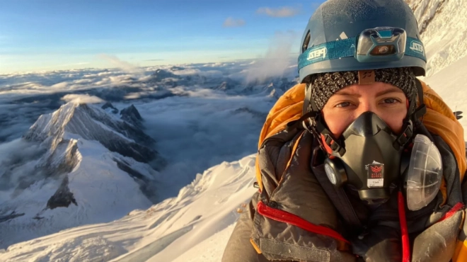 En 2023, Nawal Sfendla est la première marocaine à gravir le Mont Manaslu au Népal.