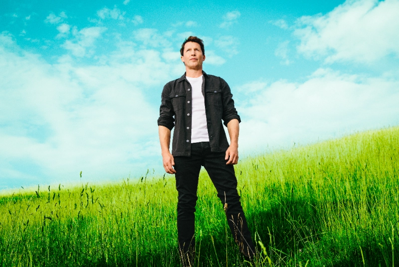 James Blunt signe son retour avec son 7ème opus « Who we used to be ».