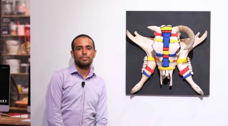 Hajin hybrid de Mohamed Ahnach incite à une réflexion profonde sur le sens de la vie, de la mort et du renouveau perpétuel.