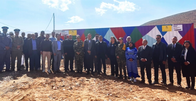 Mohamed Bachiri, DG de Renault Group Maroc en compagnie de Rachid Benchikhi, Gouverneur de la Province d’Al Haouz et des représentants de la Fondation Mohammed V pour la solidarité.