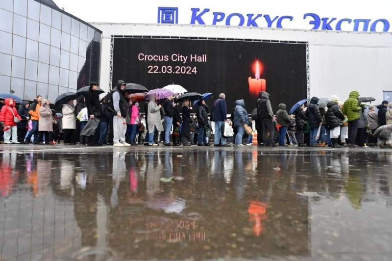 Ambiance de deuil devant le Crocus City Hall (photo AFP)