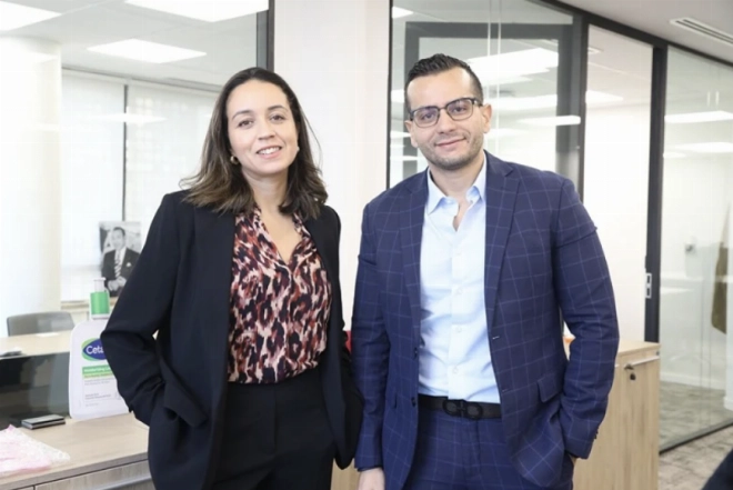 Mme Maha El Bouri - Pharmacienne Responsable des Affaires Réglementaires, et Zakaria El Andaloussi, Directeur Financier au sein de Galderma à Casablanca