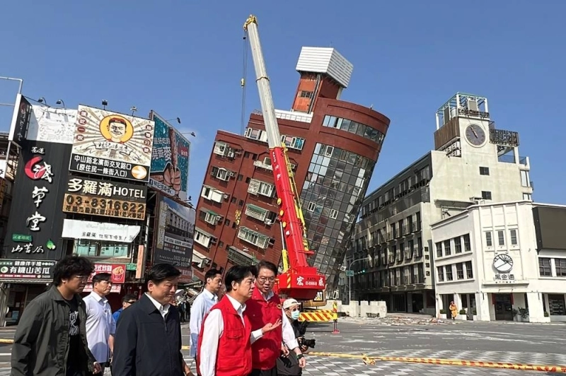 This photo taken by Taiwan's Central News Agency (CNA) on April 3, 2024 shows Taiwan's president-elect and current Vice-President Lai Ching-te (3rd R) surveying damage in Hualien, after a major earthquake hit Taiwan's east. - At least seven people were killed and more than 700 injured on April 3 by a powerful earthquake in Taiwan that damaged dozens of buildings and prompted tsunami warnings that extended to Japan and the Philippines before being lifted. (Photo by CNA / AFP) / Taiwan OUT - China OUT - Macau OUT / TAIWAN OUT - CHINA OUT - MACAU OUT / HONG KONG OUT RESTRICTED TO EDITORIAL USE - Hong Kong OUT RESTRICTED TO EDITORIAL USE