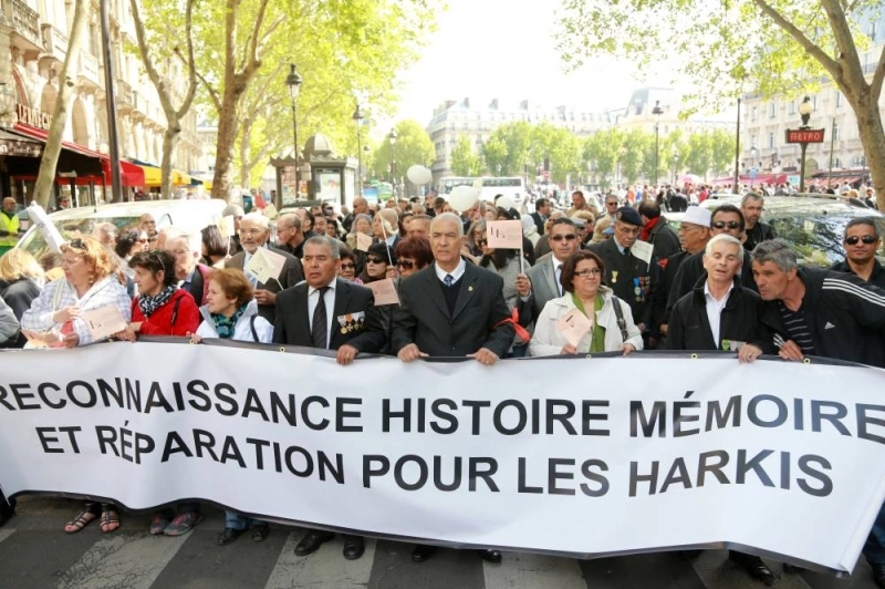 Les revendications des Harkis remontent à loin. Manifestation en 2013 exigeant de l'Etat français de reconnaître leur abandon. (Photo AFP)