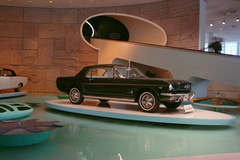 La Ford Mustang a été lancée sur le marché le 17 avril 1964, lors de la Foire Mondiale de New York.