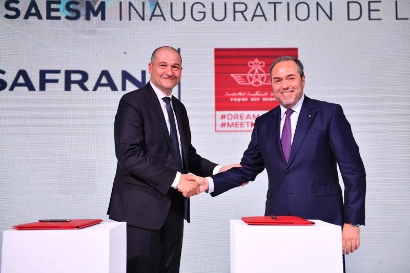 Hamid Addou président directeur général de Royal Air Maroc et Jean-Paul Alary, président de Safran Aircraft Engines.