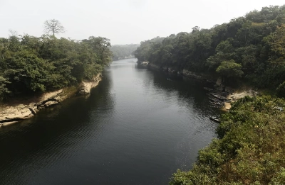 La Cross River sépare le Nigeria du Cameroun