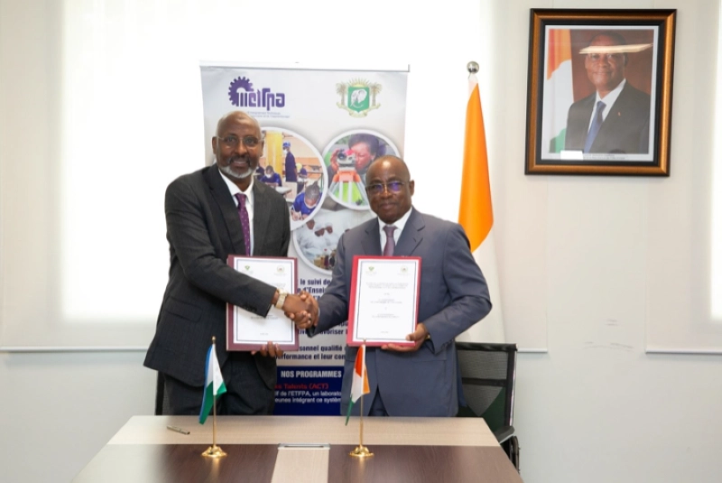 Koffi N'Guessan, le Ministre ivoirien de l'Enseignement Technique, de la Formation Professionnelle et son homologue djiboutien Moustapha Mohamed Mahamoud