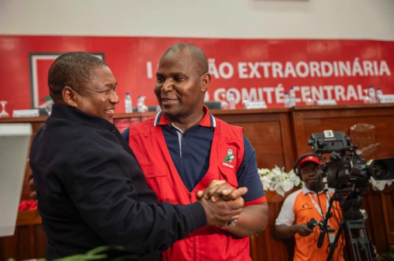 Filipe Nyusi et Daniel Chapo