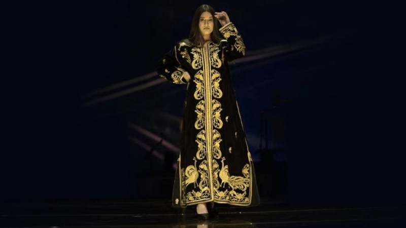 Photo du caftan figurant dans le dossier d'inscription au patrimoine immatériel de l'humanité de l'Unesco par l'Algérie.