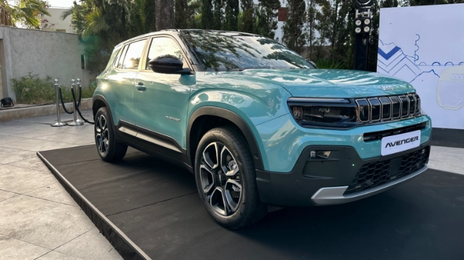 La nouelle Jeep Avenger e-Hybrid version Summit.