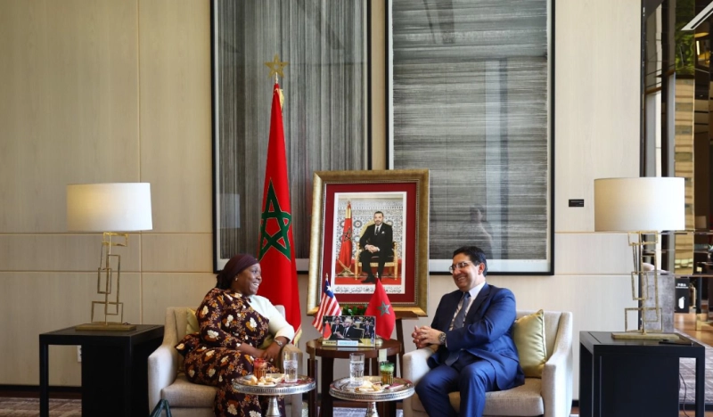 Le ministre des Affaires étrangères, de la Coopération africaine et des Marocains résidant à l’étranger, Nasser Bourita, et la ministre libérienne des Affaires étrangères, Sara Beysolow Nyanti.