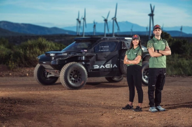 Essais Dacia Sandrider Au Chateau De Lastours Equipage Cristina Gutierrez Herrero & Pablo Moreno Huete.