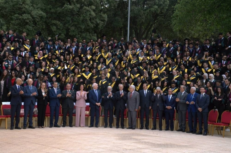 Photo de famille en l'honneur de la 25e promotion