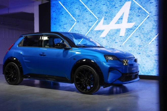 Compacte et agile etn ville, la nouvelle Alpine A290 mesure 3,99 m de long et dispose de 5 places.