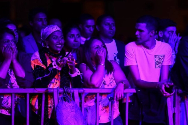 Jeunes et nostalgiques sont venus nombreux acclamer la popstar australienne Kylie Minogue en ouvert de Mawazine 2024.