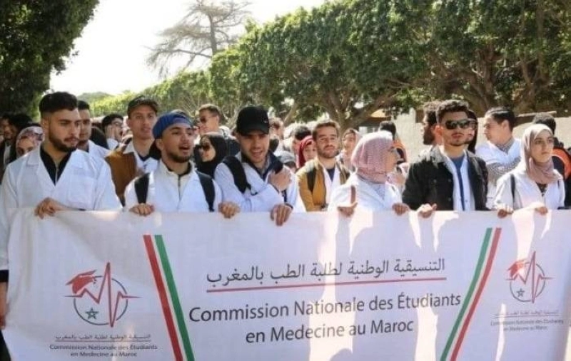 Les étudiants campent sur leur position, le gouvernement aussi