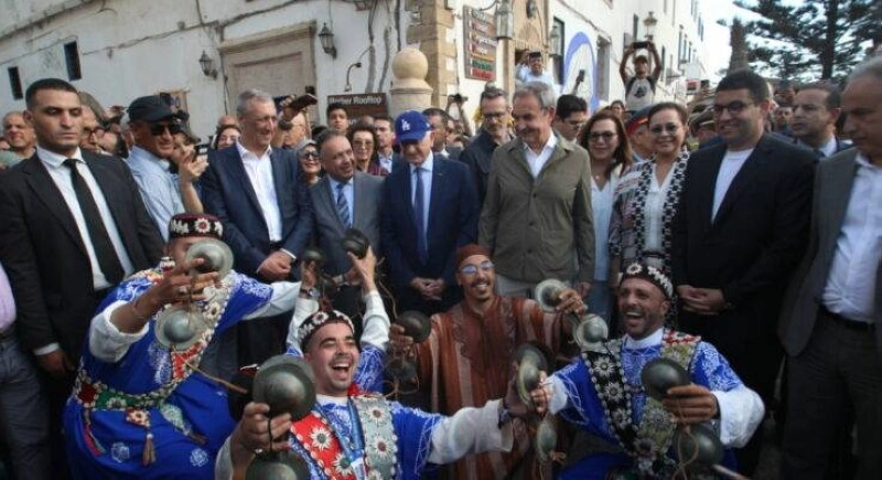 Mehdi Bensaid, André Azoulay, Neila Tazi et José Luis Rodriguez Zapatero lors de la parade musicale en ouverture de la 25ème édition du festival Gnaoua d'Essaouira.