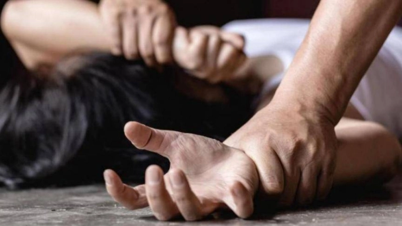 Ils tuent le garçon, violent la fille avant de la tuer à son tour...