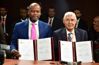 Mohamed El Kettani, président directeur général d'Attijariwafa Bank, et Wamkele Mene, secrétaire général de la ZLECAf.