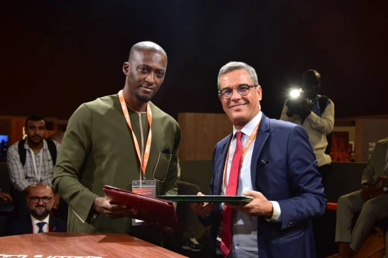 Bakary Séga Bathily, directeur général de l'APIX et Mounir Oudghiri, DG de la CBAO Sénégal.