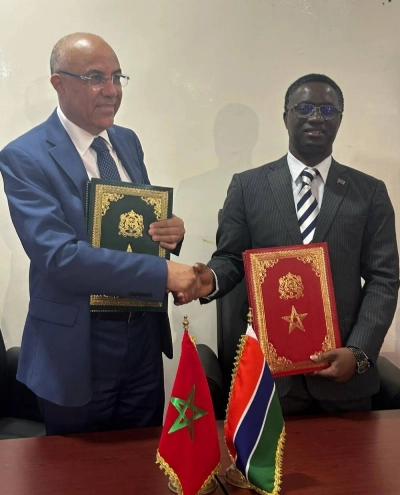 Le Ministre de l’Enseignement Supérieur, de la Recherche Scientifique et de l’Innovation, Abdellatif Miraoui, et son homologue gambien Pierre Gomez, Ministre de l’Enseignement Supérieur, de la Recherche Scientifique et de l’Innovation Technologique.