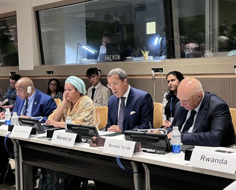 La Secrétaire générale adjointe des Nations Unies, Amina Mohammed , l’ambassadeur représentant du Maroc à l’ONU, Omar Hilale, et le Président directeur général du Groupe OCP, Mostafa Terrab lors de la réunion