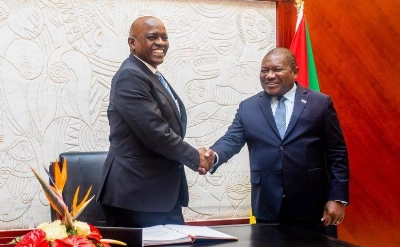 Le président du Botswana Mokgweetsi Masisi et le président du Mozambique Filipe Nyusi