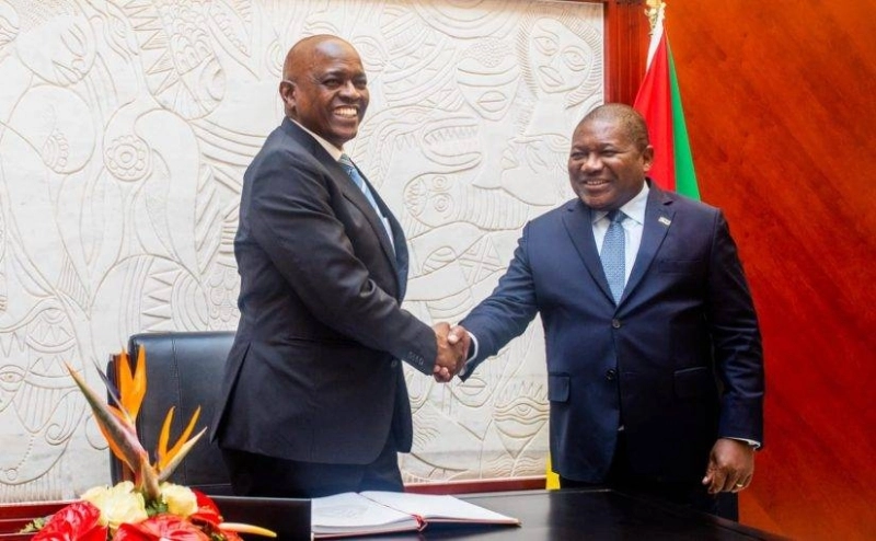 Le président du Botswana Mokgweetsi Masisi et le président du Mozambique Filipe Nyusi