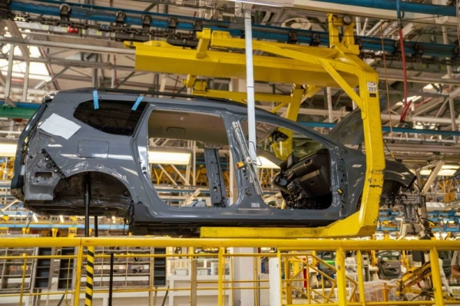 Jogger sur Ligne de fabrication Usine Renault Group Tanger.