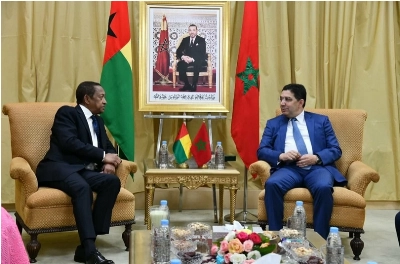 Le ministre des Affaires étrangères, de la Coopération africaine et des Marocains résidant à l’étranger, Nasser Bourita, et le ministre bissau-guinéen des Affaires étrangères, de la Coopération internationale et des Communautés, Carlos Pinto Pereira.